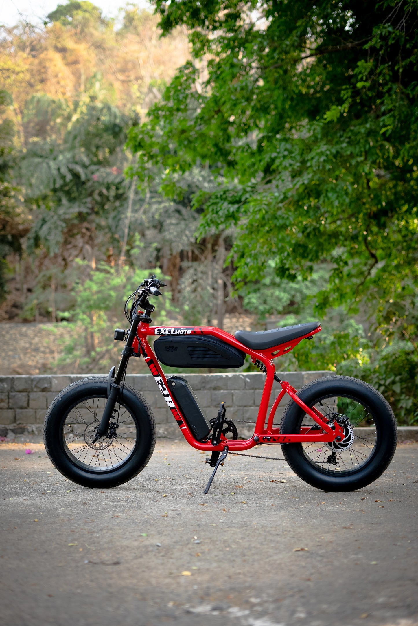 Side angle photograph of the ExelMoto E2R electric bike highlighting its design